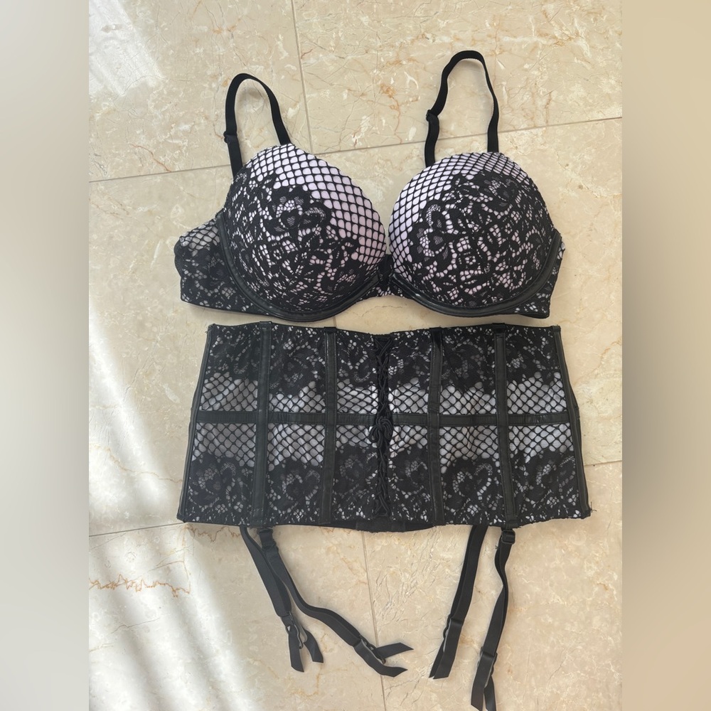 Victoria’s Secret Very Sexy set